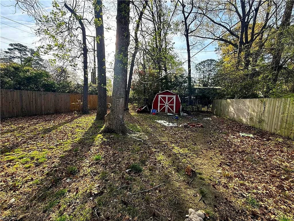 56 Stratford RD, NEWPORT NEWS VA 23601 - Photo 4
