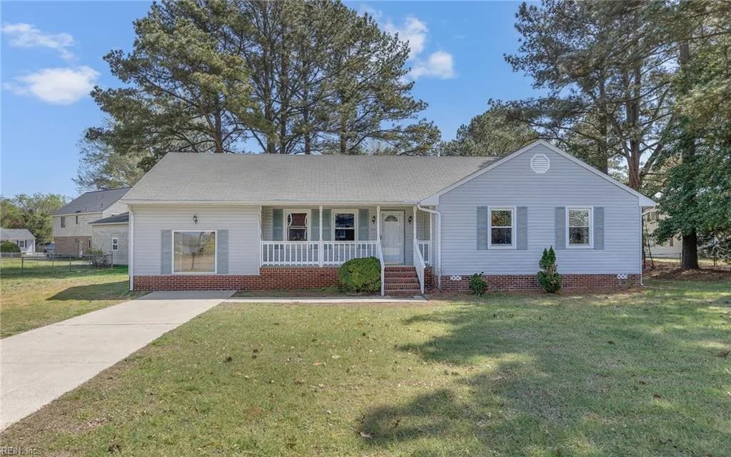 402 Jefferson DR, SMITHFIELD VA 23430 - Main photo