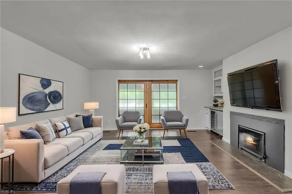237 James River DR, NEWPORTNEWS VA 23601