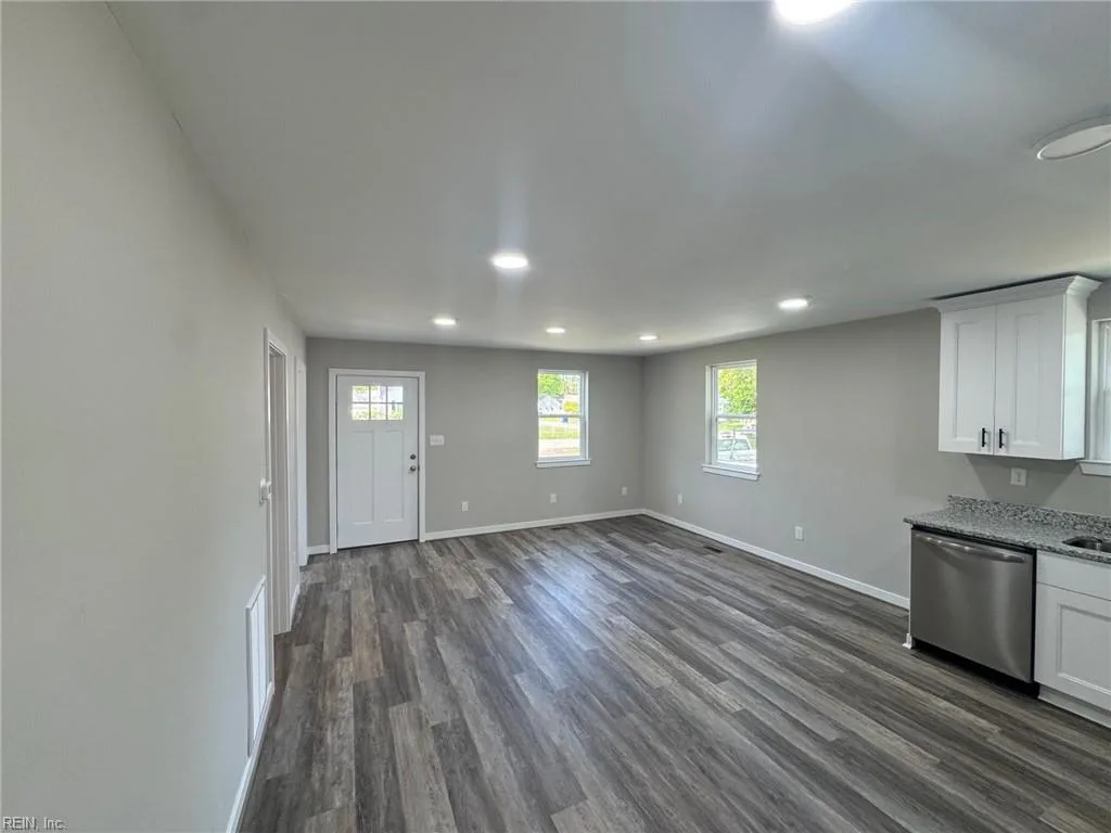 655 Ellen RD, NEWPORTNEWS VA 23605 - Photo 5
