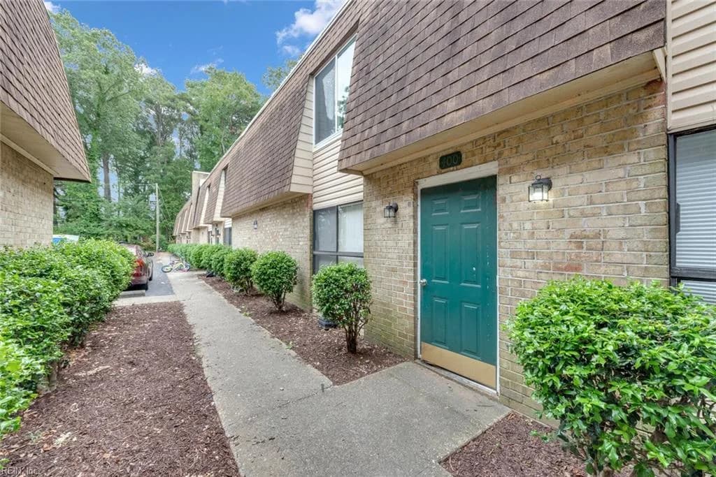 1535 Johnstons RD #103, NORFOLK VA 23518 - Photo 2