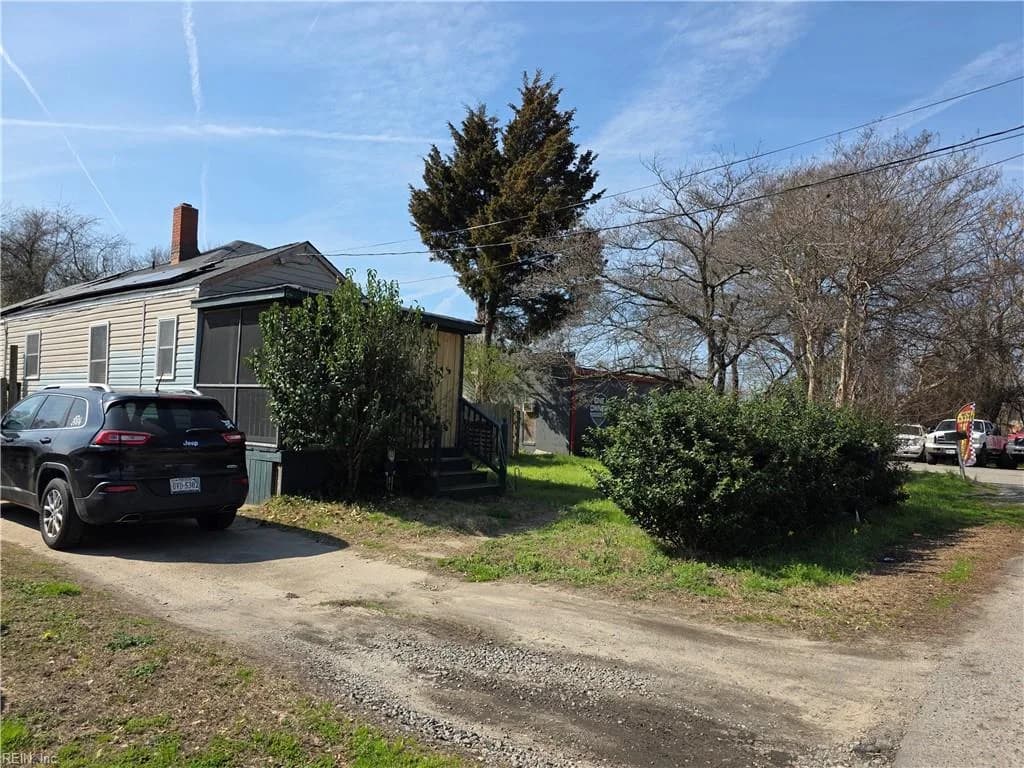 704 Burrow AVE, CHESAPEAKE VA 23324 - Main photo