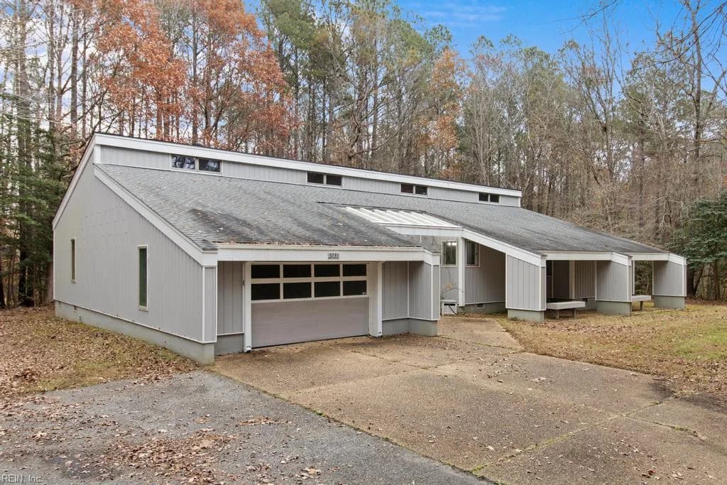 5731 Kings Ridge RD, GLOUCESTER VA 23061 - Main photo