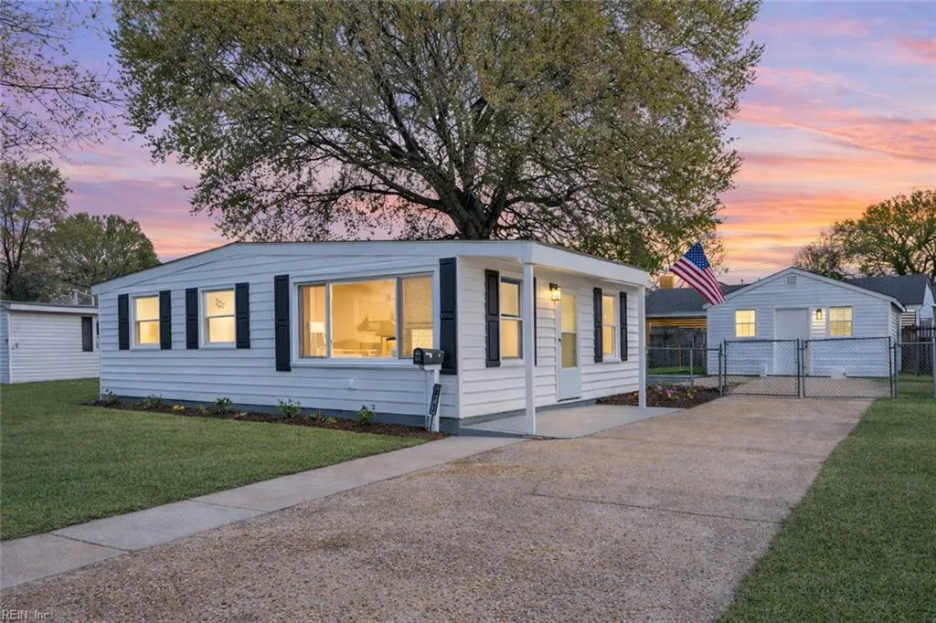 2703 Cayce DR, Chesapeake — 3 bed Residential, 900 sqft
