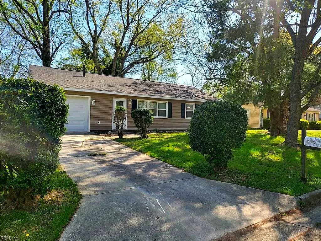 120 Schooner DR, NEWPORT NEWS VA 23602 - Photo 2