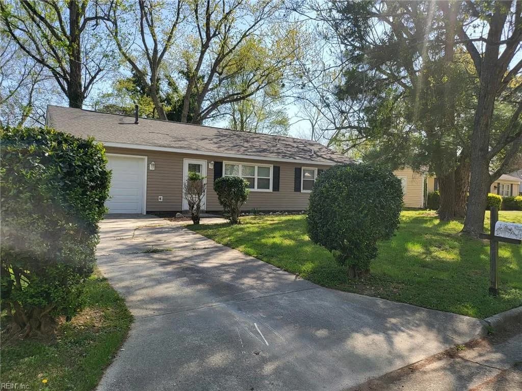 120 Schooner DR, NEWPORTNEWS VA 23602 - Photo 2
