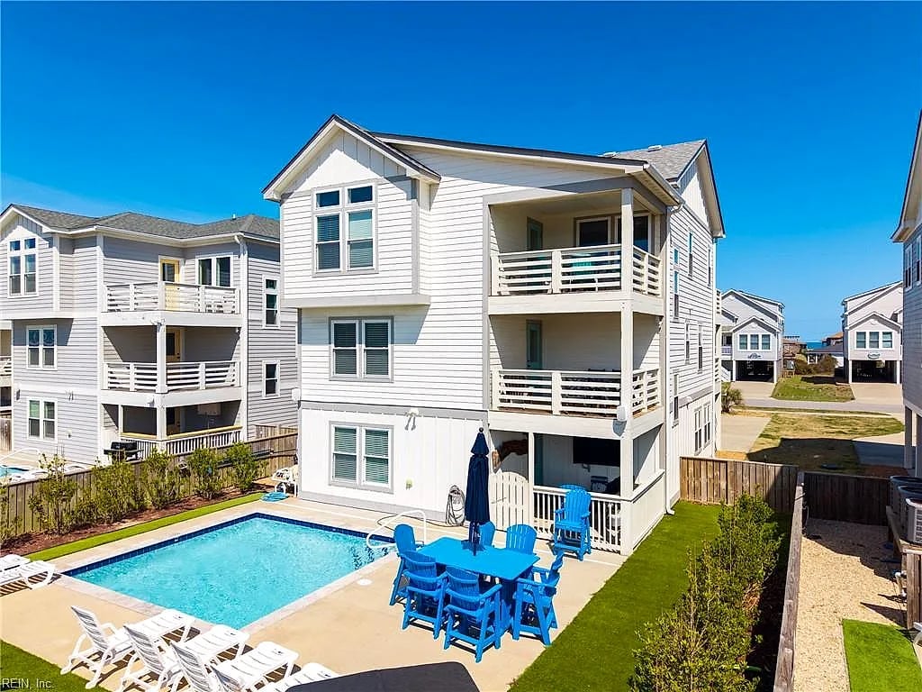 4616 Lindbergh AVE, Kitty Hawk — 6 bed Residential, 3,000 sqft