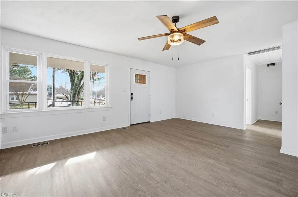 34 Joynes RD, HAMPTON VA 23666 - Photo 5