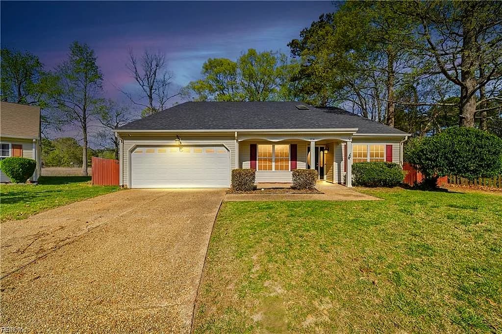 114 Edwards CT, YORKTOWN VA 23693 - Main photo
