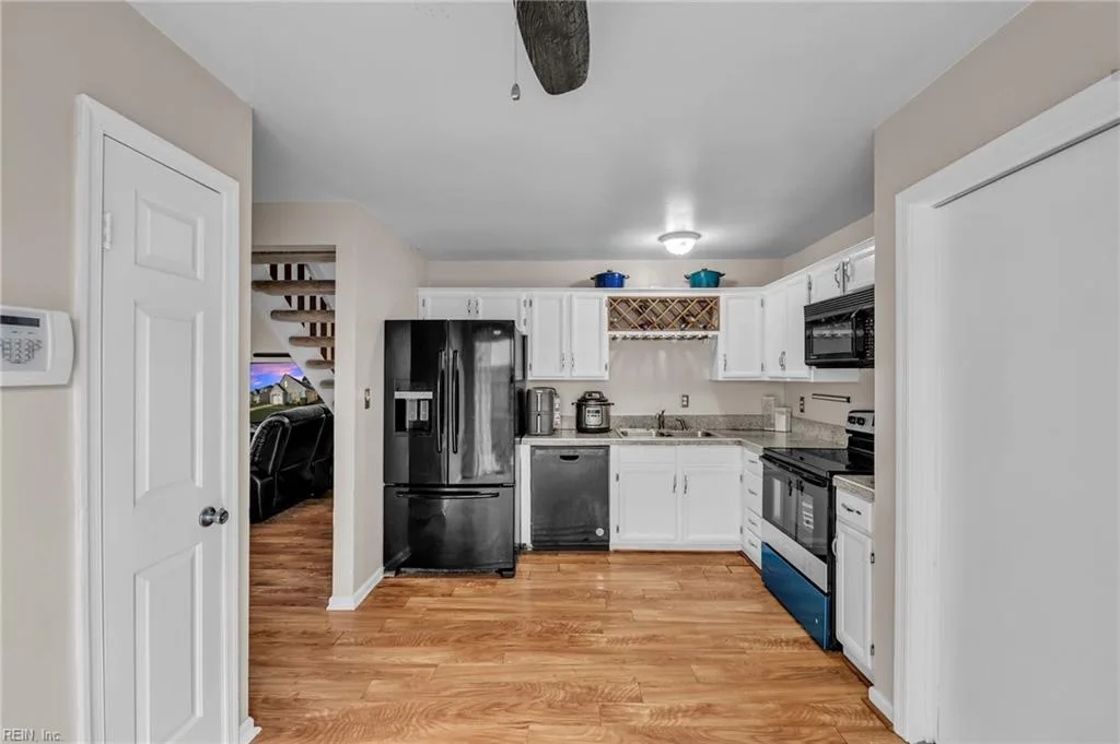 4121 Maycox CT, VIRGINIABEACH VA 23453 - Photo 4
