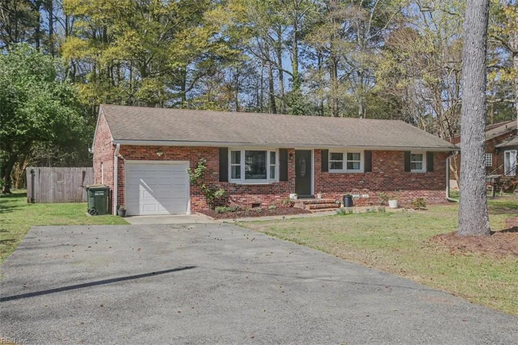205 Old Lakeside DR, Yorktown — 3 bed Residential, 1,081 sqft