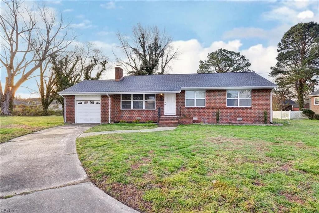 10 Whipple DR, HAMPTON VA 23663 - Main photo
