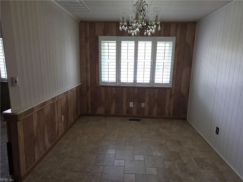 425 Stockton ST, HAMPTON VA 23669 - Photo 3