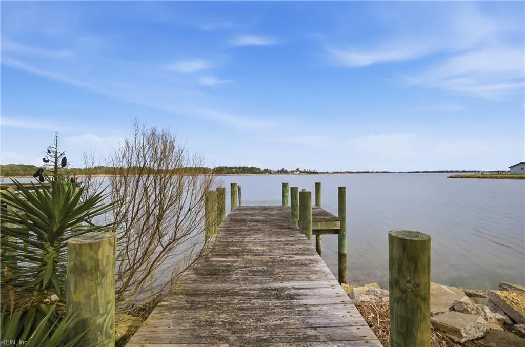 14 Eagle Point RD, HAMPTON VA 23669