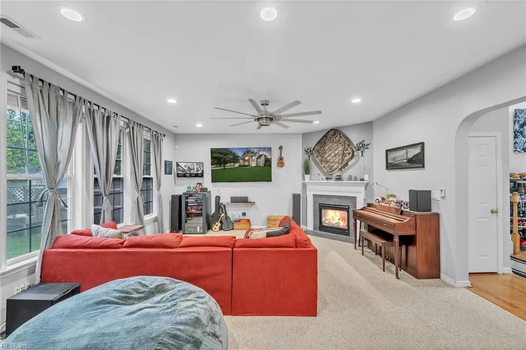 216 Lyon DR, NEWPORTNEWS VA 23601 - Photo 3