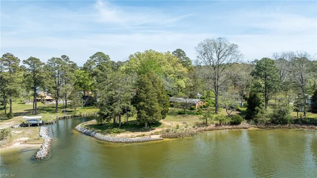 5556 Roanes Wharf RD, GLOUCESTER VA 23061 - Photo 2