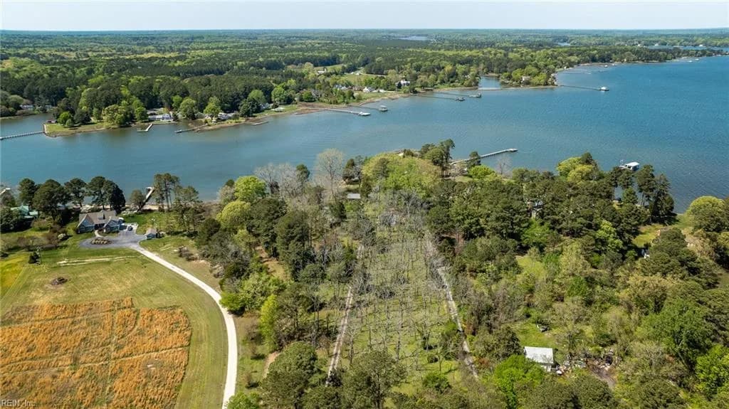 5556 Roanes Wharf RD, GLOUCESTER VA 23061 - Photo 4