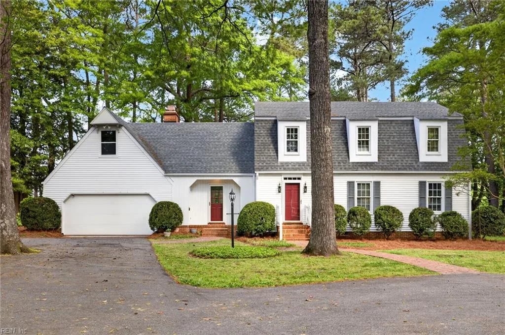 140 Holly Hill LN, Suffolk — 3 bed Residential, 2,530 sqft