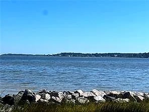 816 Ship Point RD, YORKTOWN VA 23692