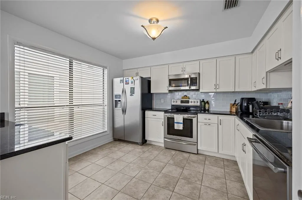 2906 Bente WAY, VIRGINIABEACH VA 23451 - Photo 4