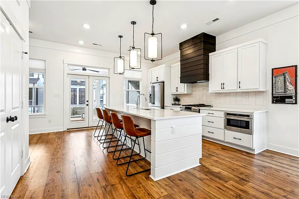 909 Douglas Eley LN, Chesapeake — 3 bed Residential, 2,300 sqft