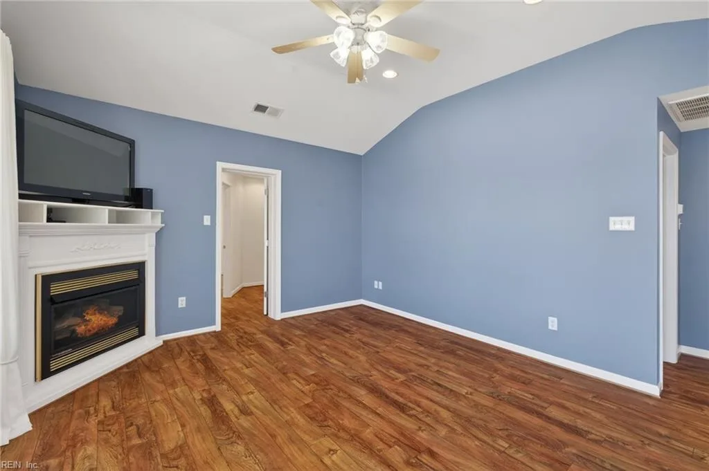 994 Fort Lowry LN, DUNNSVILLE VA 22454 - Photo 4