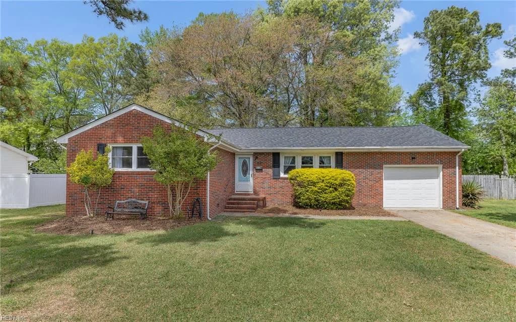 62 Rexford DR, NEWPORTNEWS VA 23608 - Photo 2