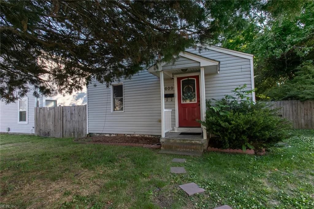 609 Allen ST, HAMPTON VA 23669 - Main photo