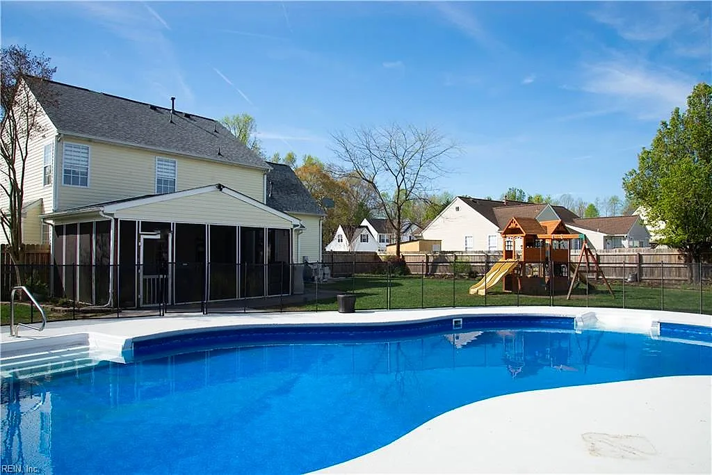 249 Holbrook ARCH, Suffolk — 4 bed Residential, 2,293 sqft