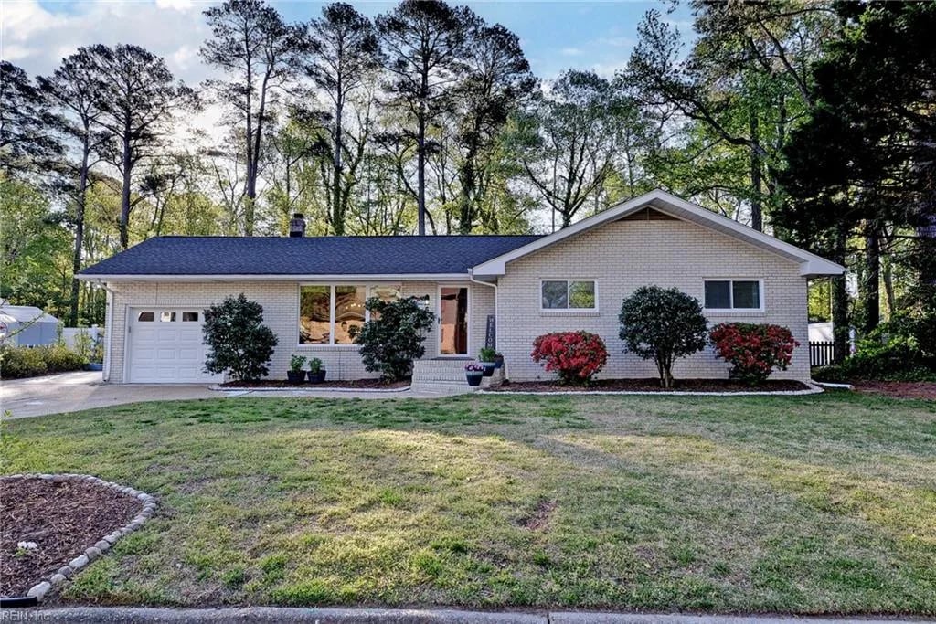 6 Hansom DR, Poquoson — 3 bed Residential, 1,678 sqft