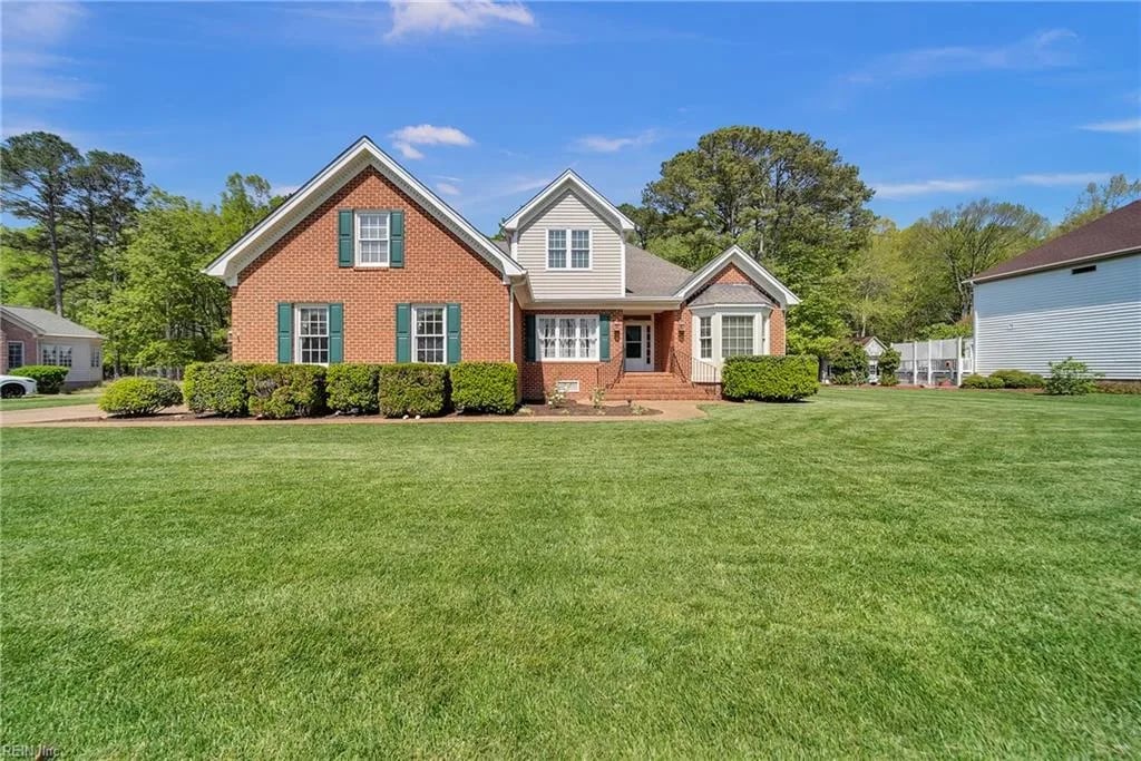 211 Darden DR, Poquoson — 5 bed Residential, 3,620 sqft