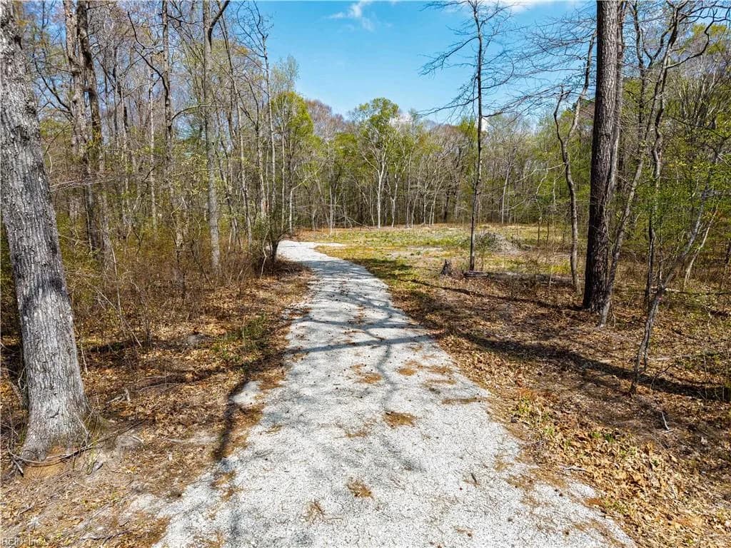 2084 Vaughan RD, VIRGINIABEACH VA 23457 - Photo 2