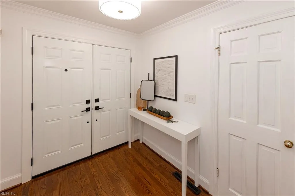 809 Botetourt GDNS, NORFOLK VA 23507 - Photo 5
