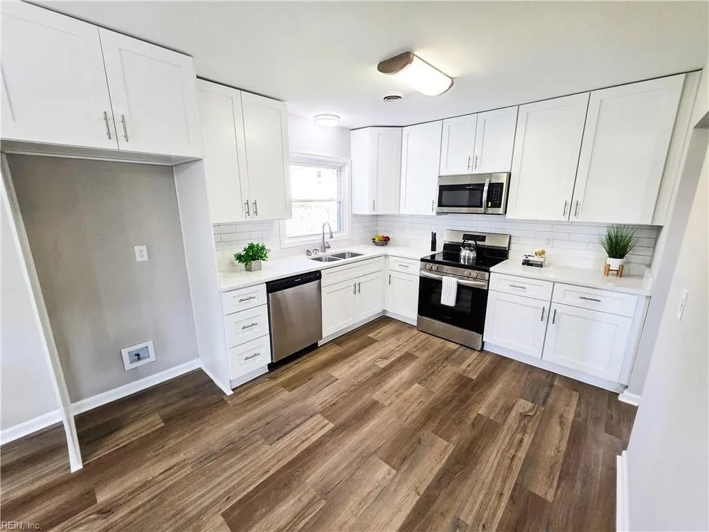 303 Dover RD, HAMPTON VA 23666 - Photo 5