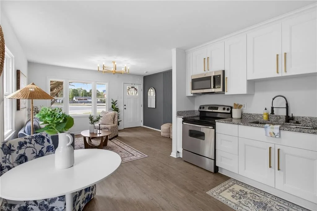 530 Price ST, Hampton — 3 bed Residential, 912 sqft