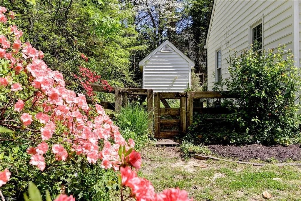 11 Grove AVE, WILLIAMSBURG VA 23185 - Photo 4