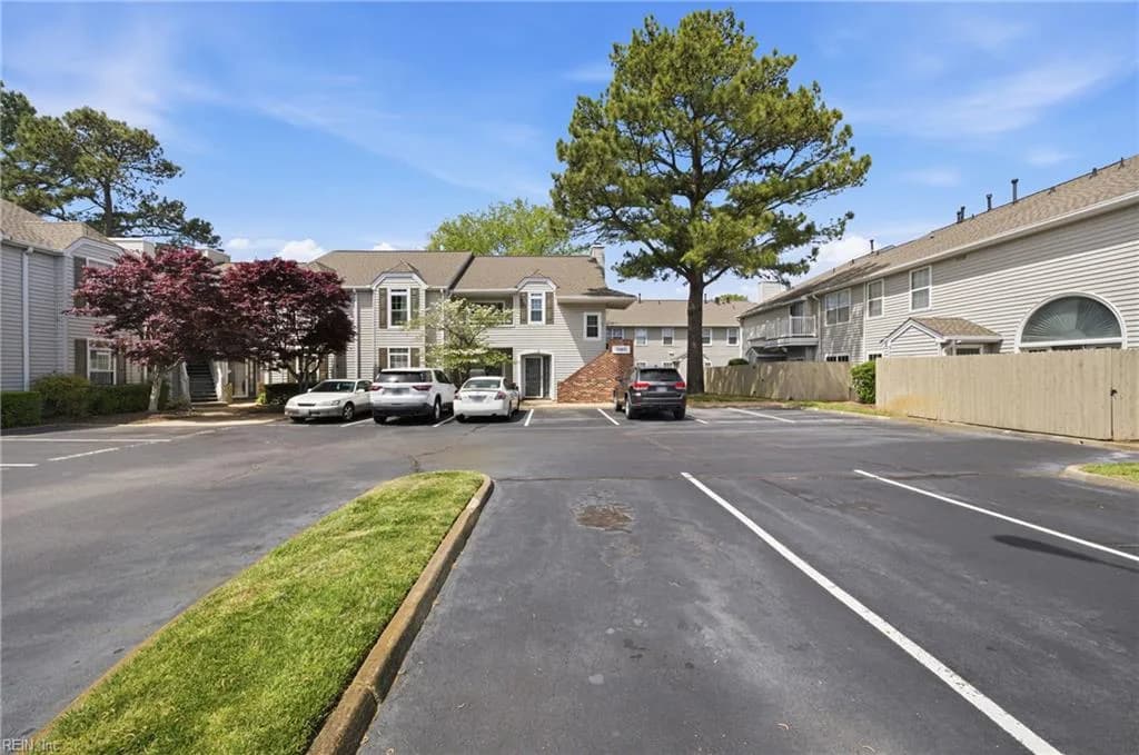 5140 Cypress Point CIR #202, VIRGINIABEACH VA 23455 - Photo 4