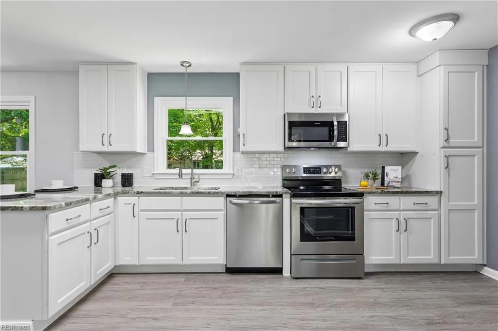 127 James Landing RD, NEWPORTNEWS VA 23606 - Main photo