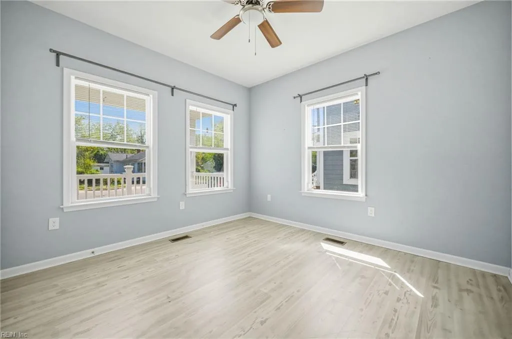 28 S Back River RD, HAMPTON VA 23669 - Photo 4