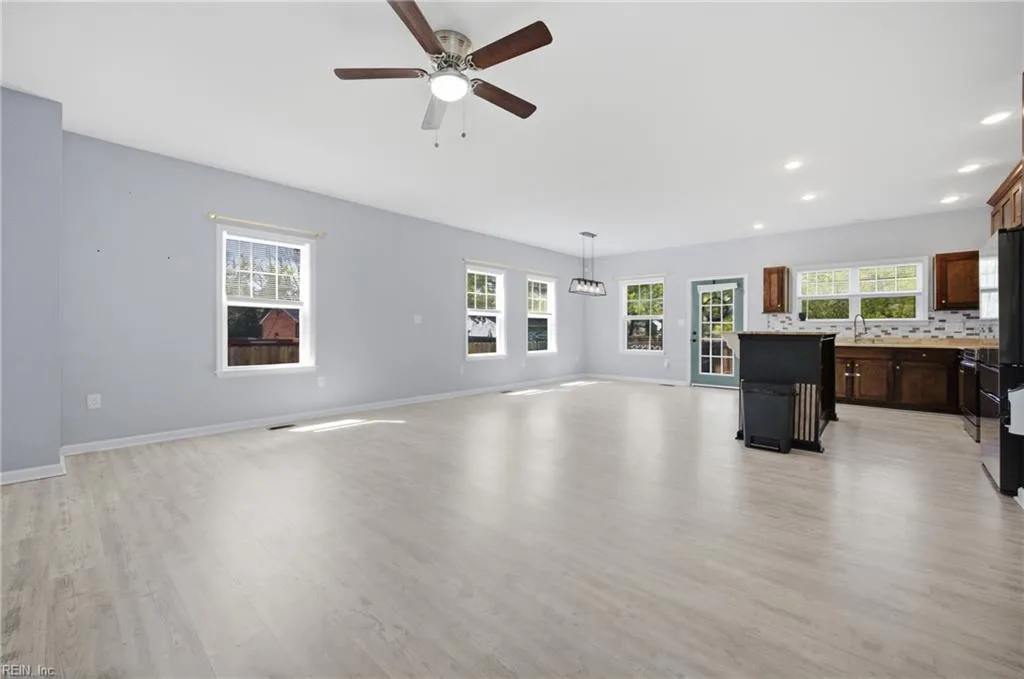 28 S Back River RD, HAMPTON VA 23669 - Photo 5