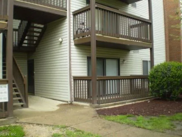 102 Wells CT, HAMPTON VA 23666 - Main photo