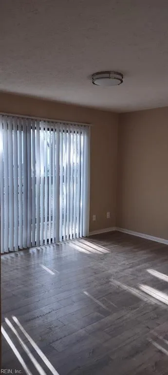 102 Wells CT, HAMPTON VA 23666 - Photo 5