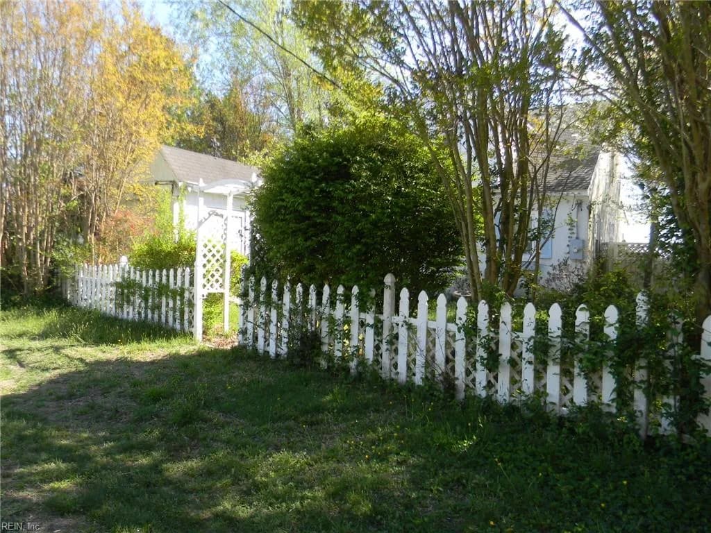 3851 Old Concord RD, GLOUCESTER VA 23061 - Photo 4