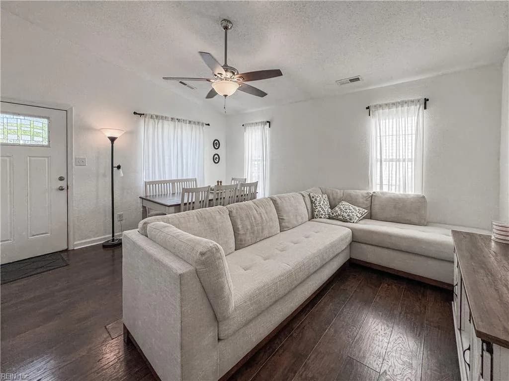 3853 Sugar Creek CIR, PORTSMOUTH VA 23703 - Photo 3