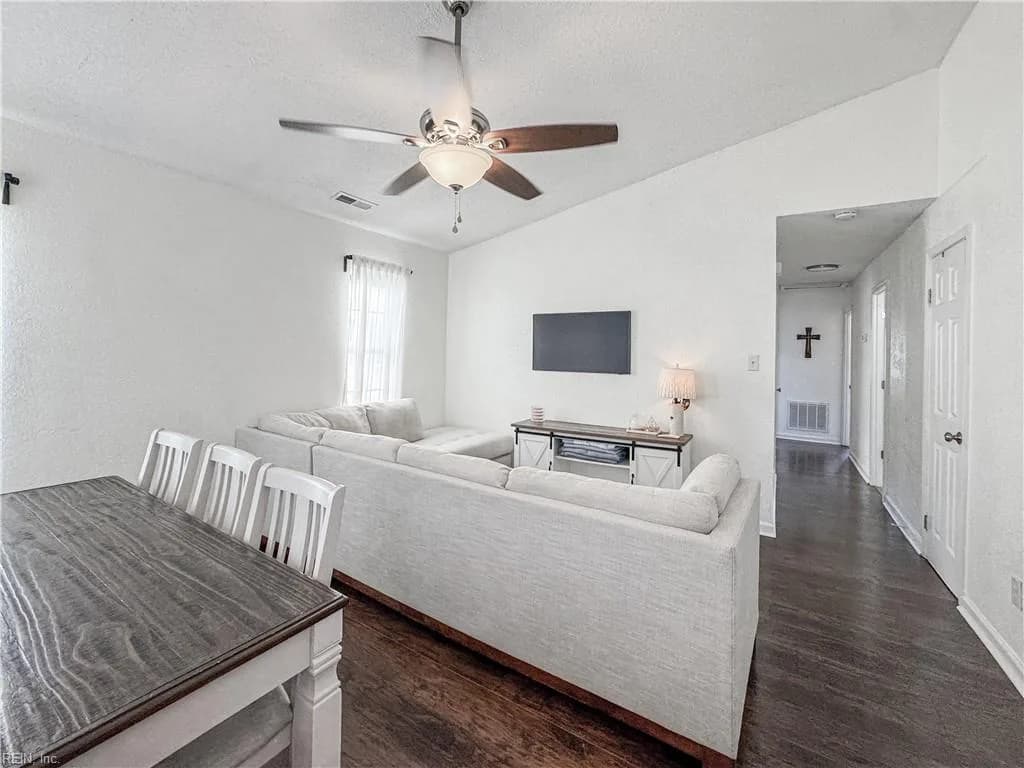3853 Sugar Creek CIR, PORTSMOUTH VA 23703 - Photo 4