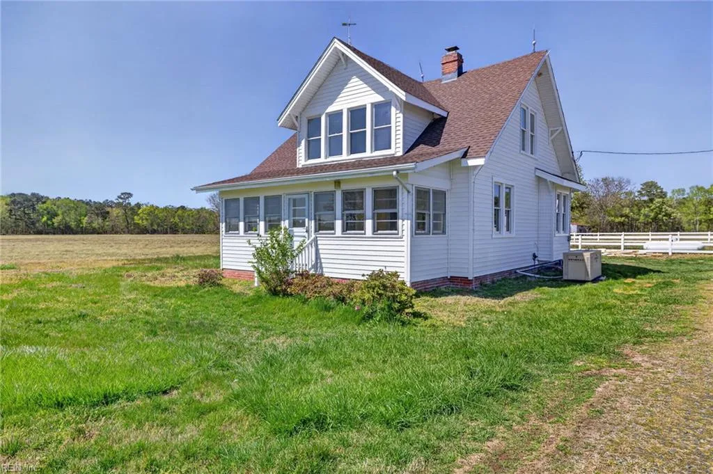 5981 Fitztown RD, Virginia Beach — 3 bed Residential, 1,600 sqft