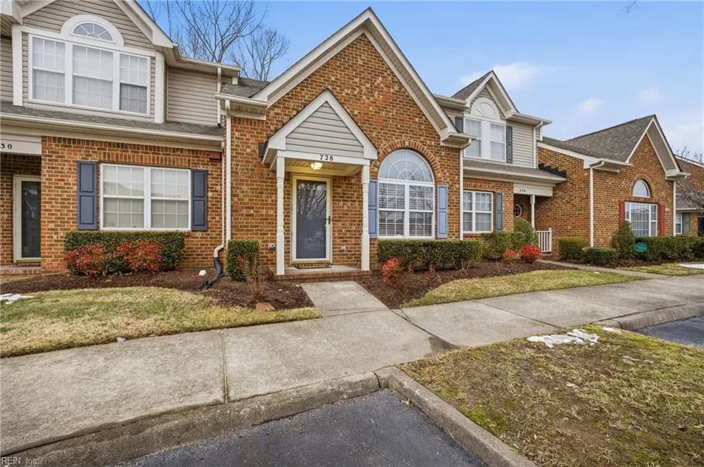 728 W Lake CIR, CHESAPEAKE VA 23322 - Photo 3