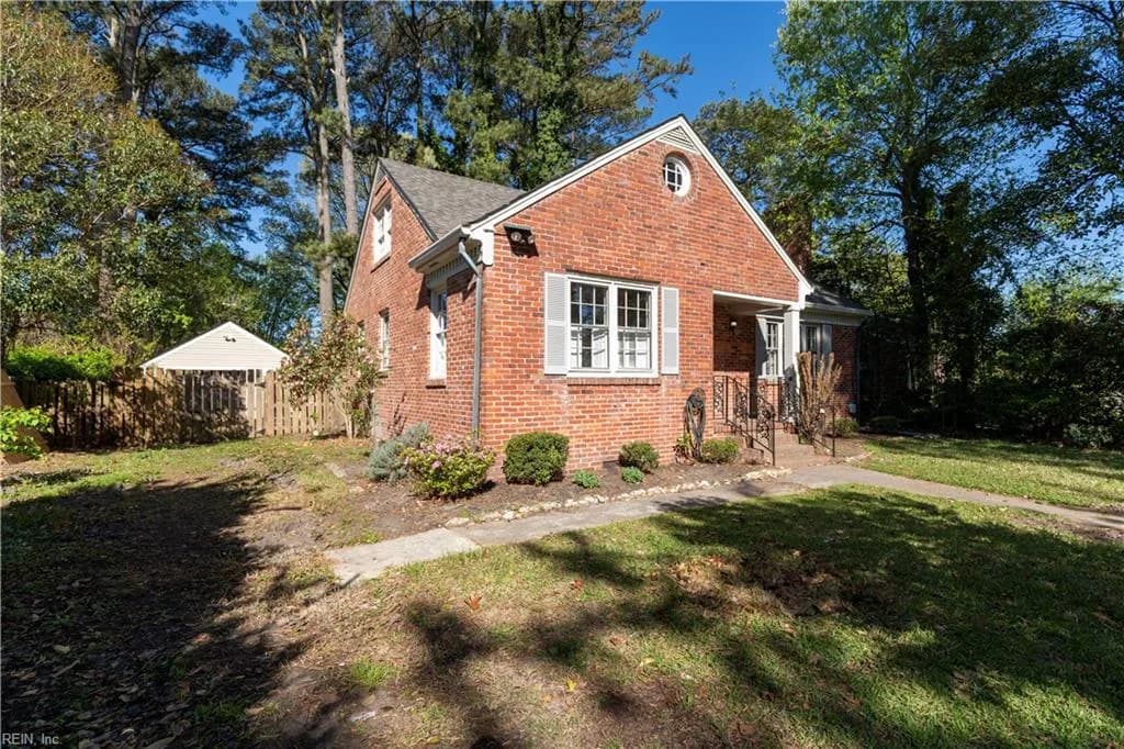 196 E Mercury BLVD, HAMPTON VA 23669 - Photo 4