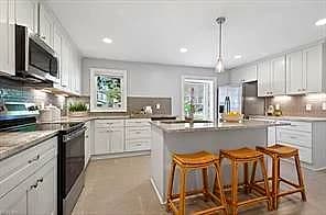 12 Colonial PL, NEWPORT NEWS VA 23601 - Main photo