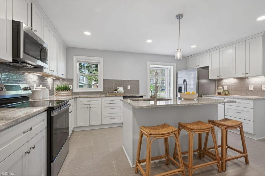 12 Colonial PL, NEWPORTNEWS VA 23601 - Photo 2
